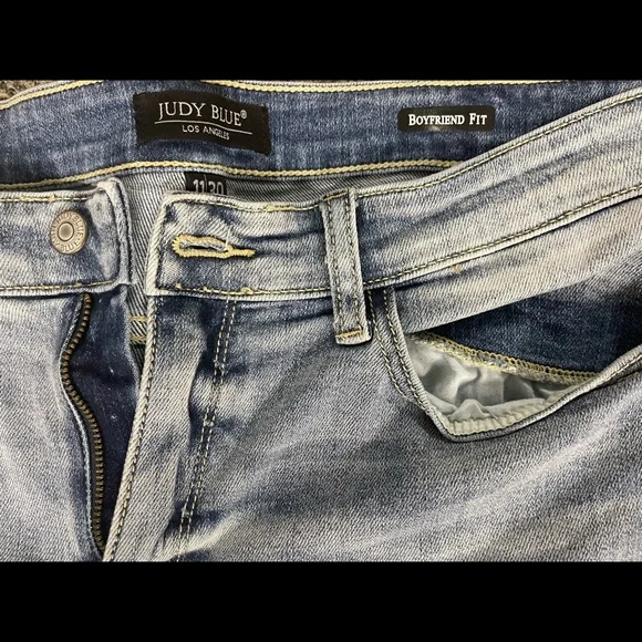 Judy Blue Boyfriend jeans - Picture 2 of 3